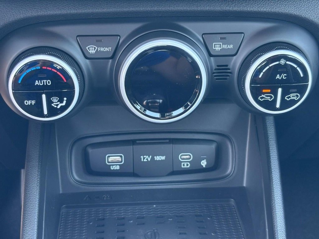 Certified 2025 Hyundai Venue Limited image 40