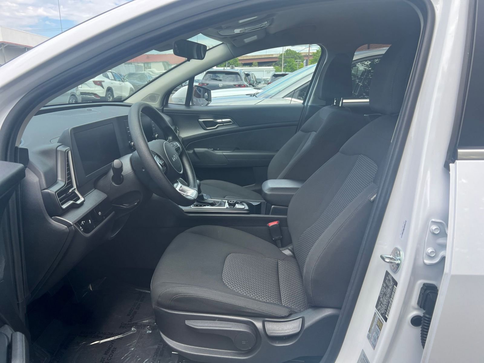 Used 2025 Kia Sportage LX FWD image 35