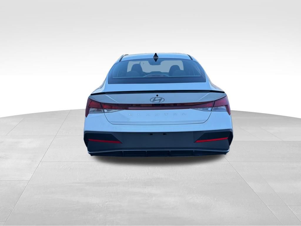 Used 2025 Hyundai Elantra Sport FWD image 4