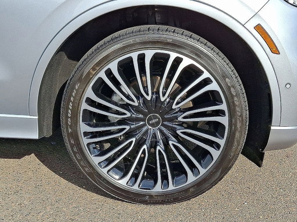 Used 2023 Lincoln Aviator Black Label w/ Dynamic Handling Package AWD/4WD image 8