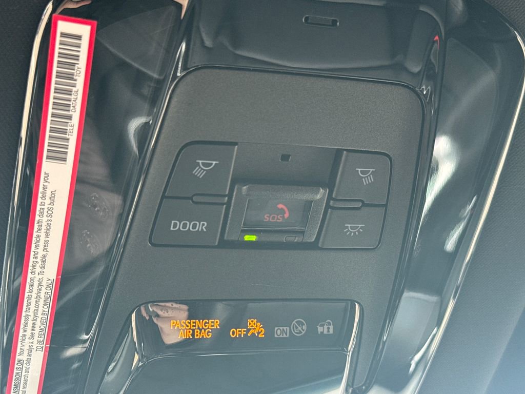 Used 2024 Toyota Venza XLE AWD/4WD image 31