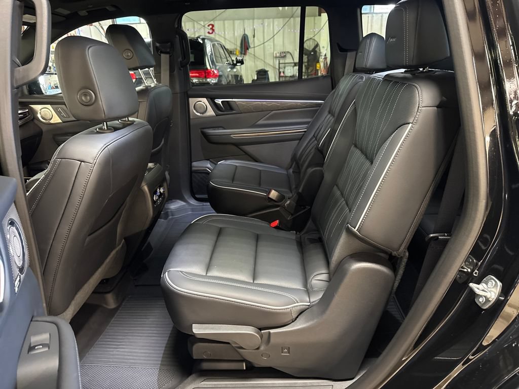 Used 2025 Buick Enclave Avenir w/ Trailering Package, 5000 lbs. AWD/4WD image 27