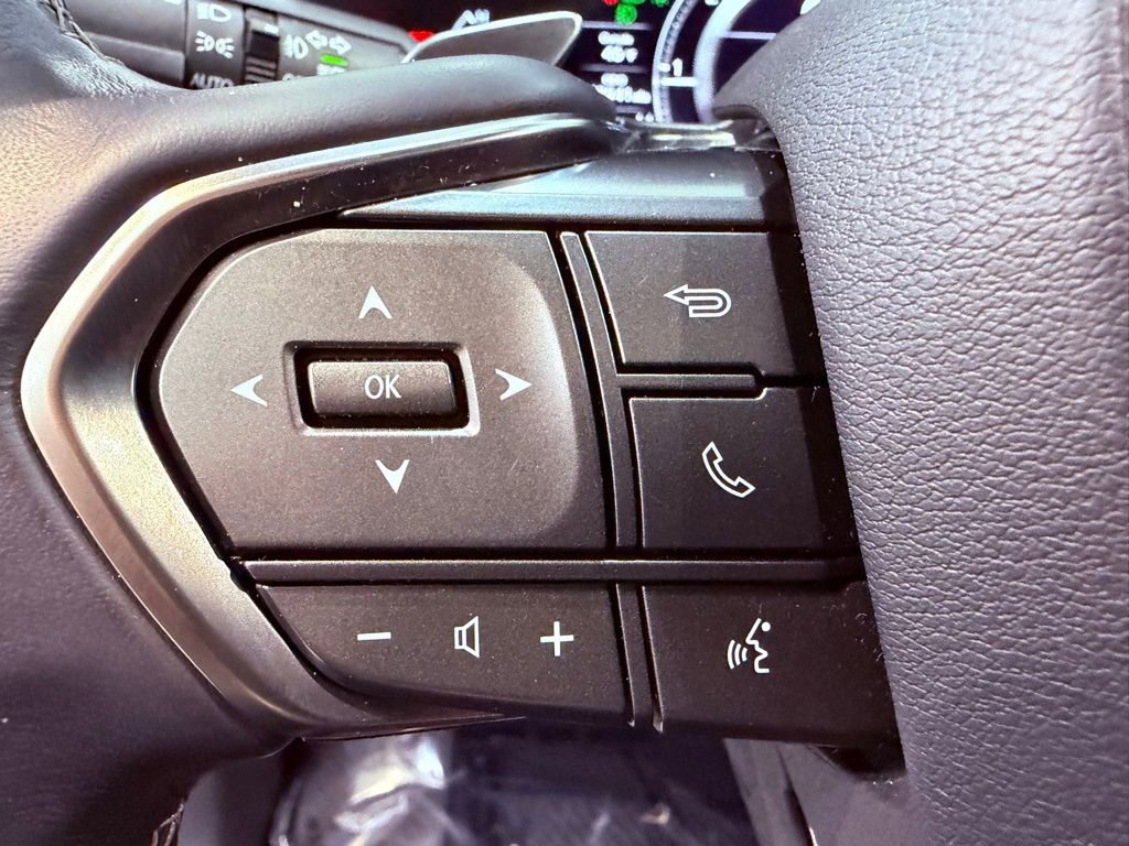 Used 2022 Lexus LX 600 4WD w/ Premium Package image 25