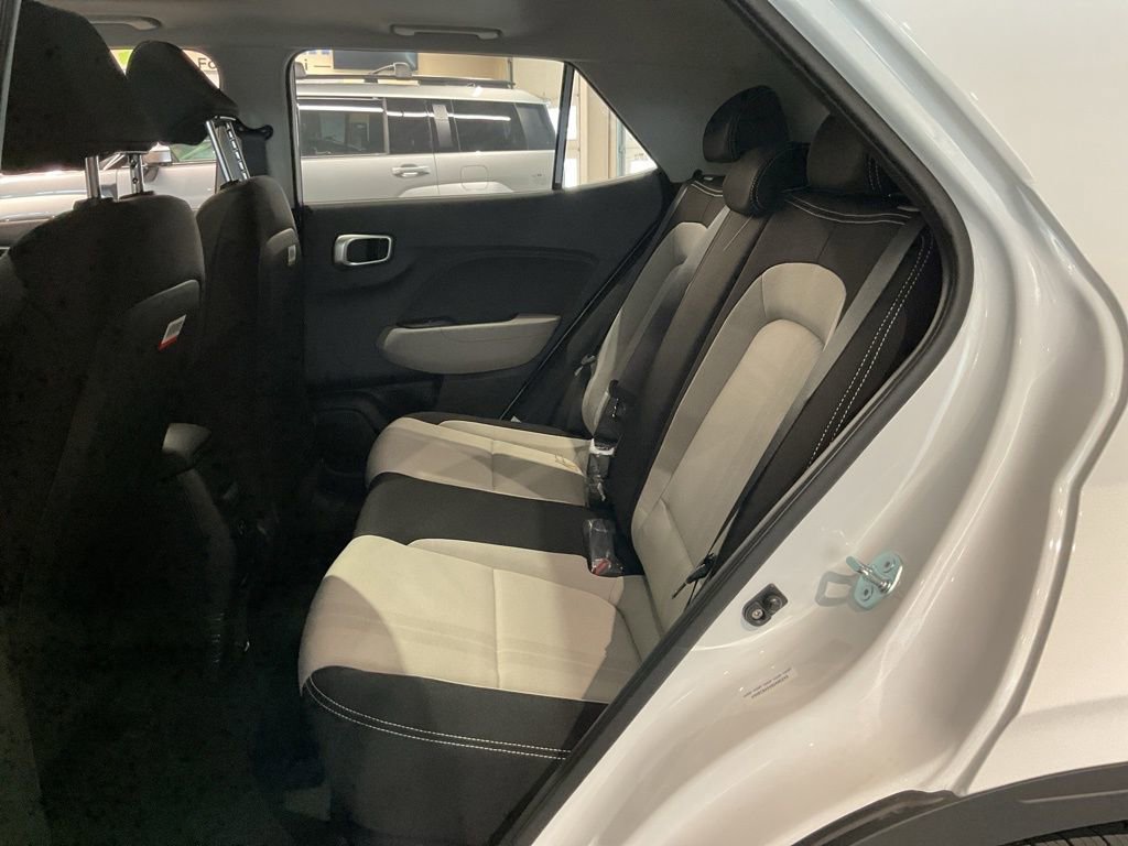 New 2025 Hyundai Venue SEL image 17