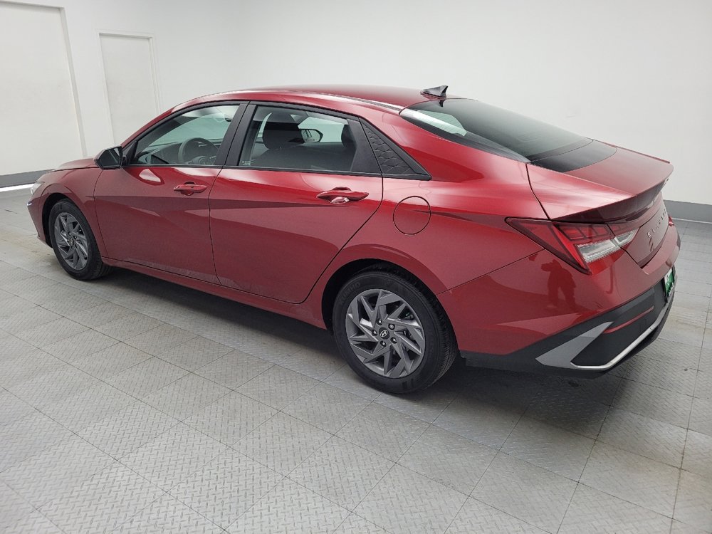 Used 2024 Hyundai Elantra Blue image 3