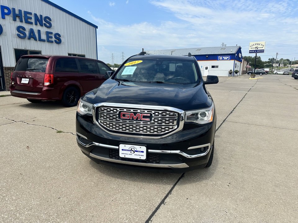 Used 2017 GMC Acadia Denali image 2