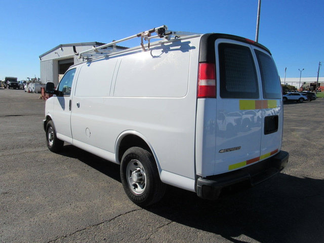 Used 2017 Chevrolet Express 2500 RWD image 4