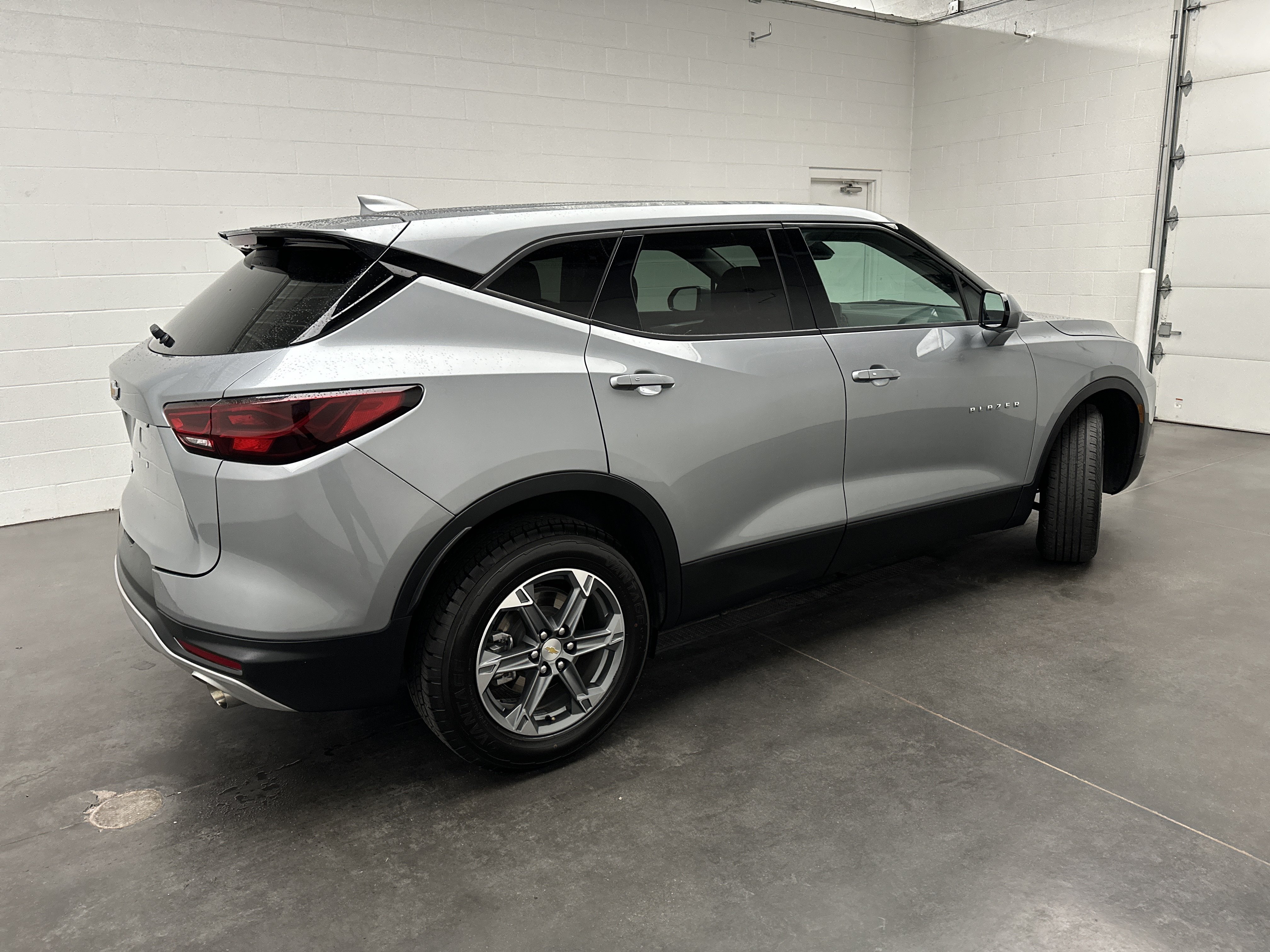 Used 2025 Chevrolet Blazer LT FWD image 8