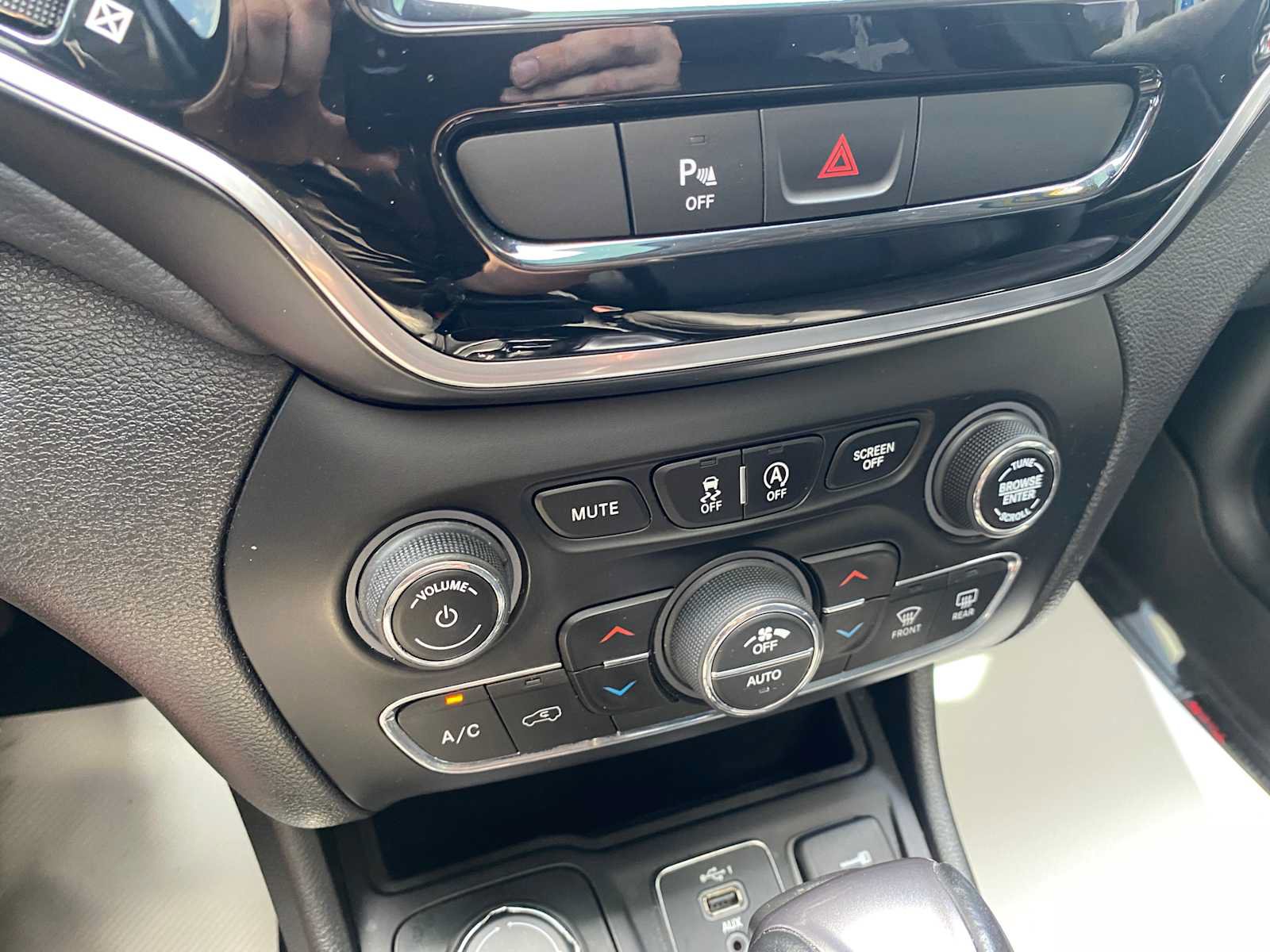 Used 2020 Jeep Cherokee Limited AWD/4WD image 24