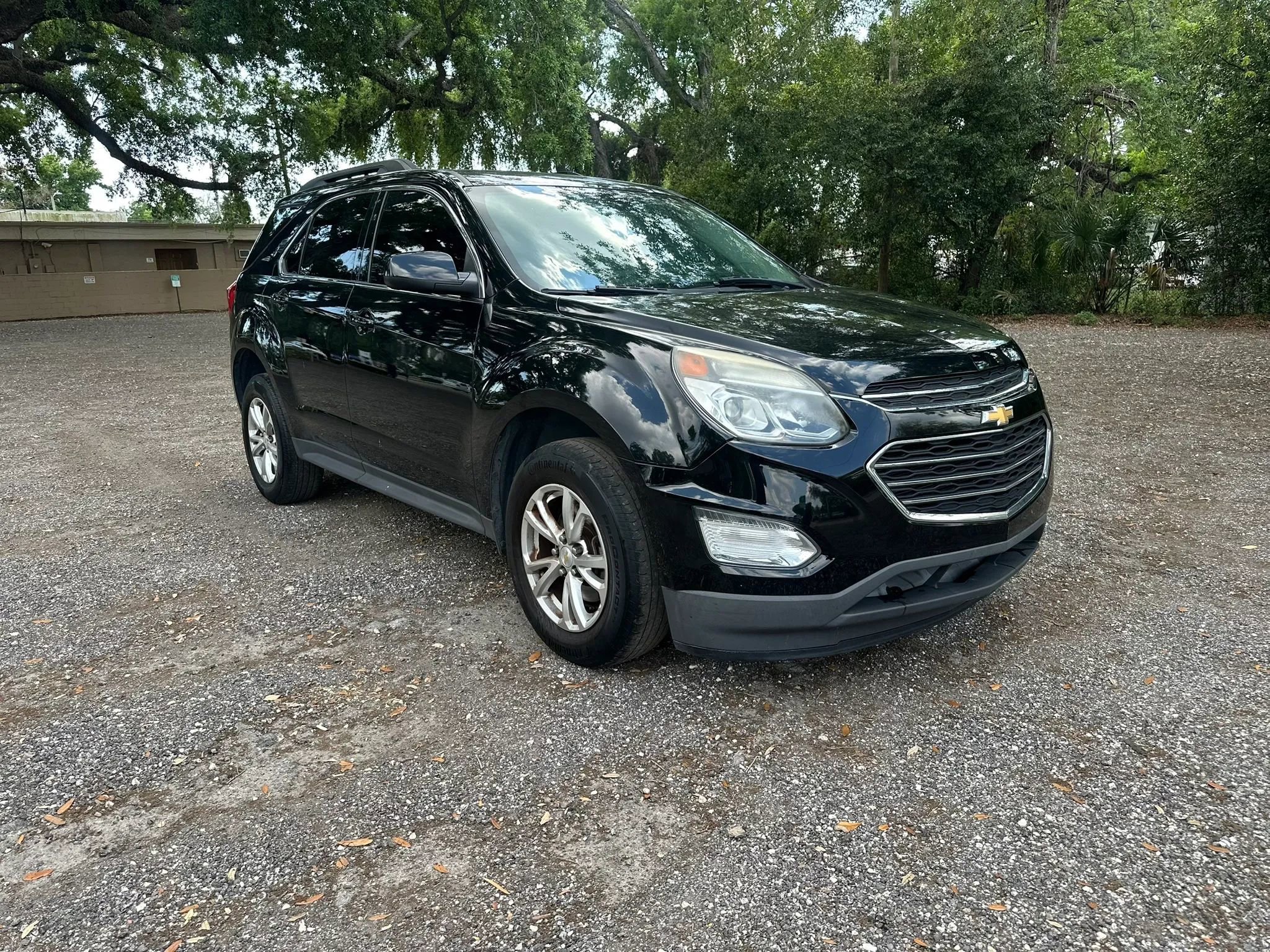 Used 2017 Chevrolet Equinox LT w/ Convenience Package FWD image 3