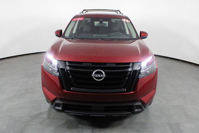 Certified 2024 Nissan Pathfinder SV w/ Black Appearance Package FWD image 13