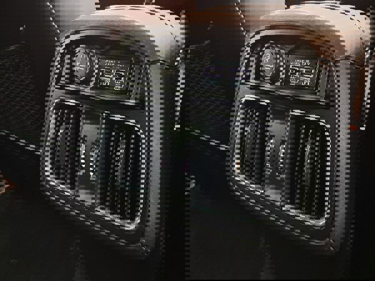 Used 2017 Maserati Levante w/ Sport Package image 24