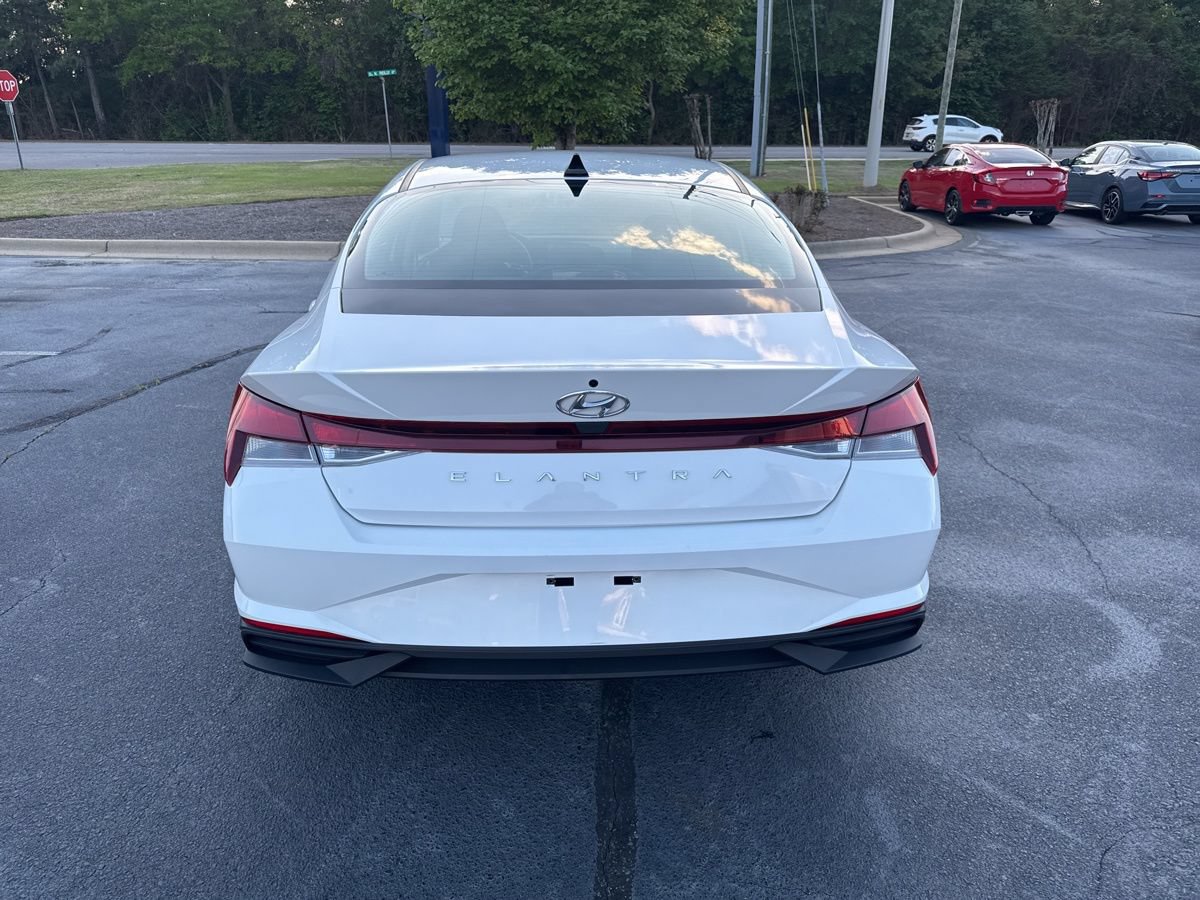 Used 2023 Hyundai Elantra SE FWD image 6