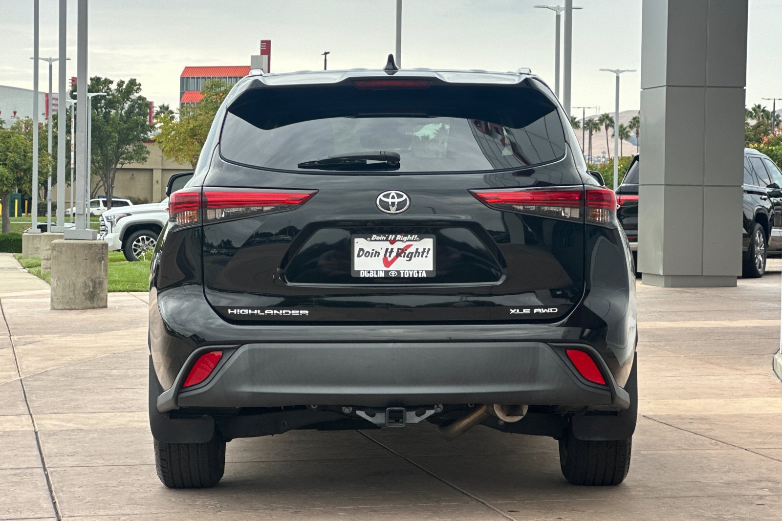 Used 2022 Toyota Highlander XLE AWD/4WD image 5