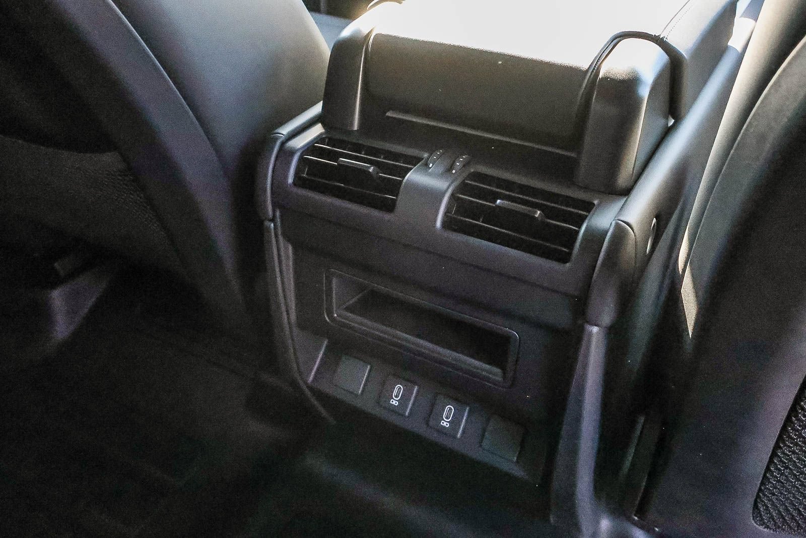 New 2026 Land Rover Defender 110 X-Dynamic SE AWD/4WD image 22