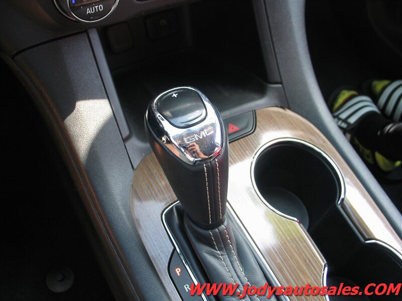 Used 2019 GMC Acadia SLE AWD/4WD image 16