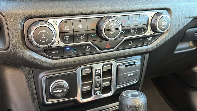 Used 2024 Jeep Wrangler Unlimited w/ Convenience Group image 17