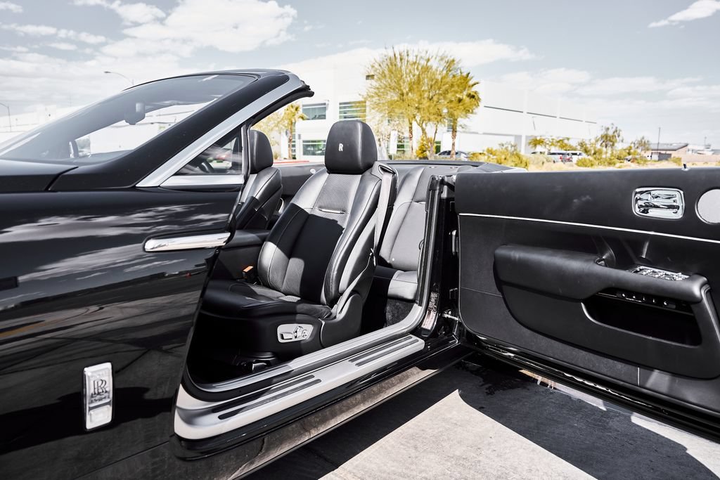 Used 2018 Rolls-Royce Dawn RWD image 27