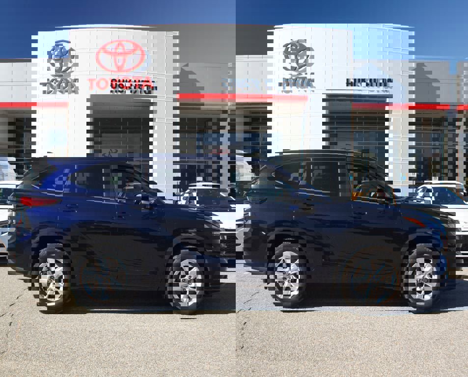 Used 2023 Toyota Highlander LE