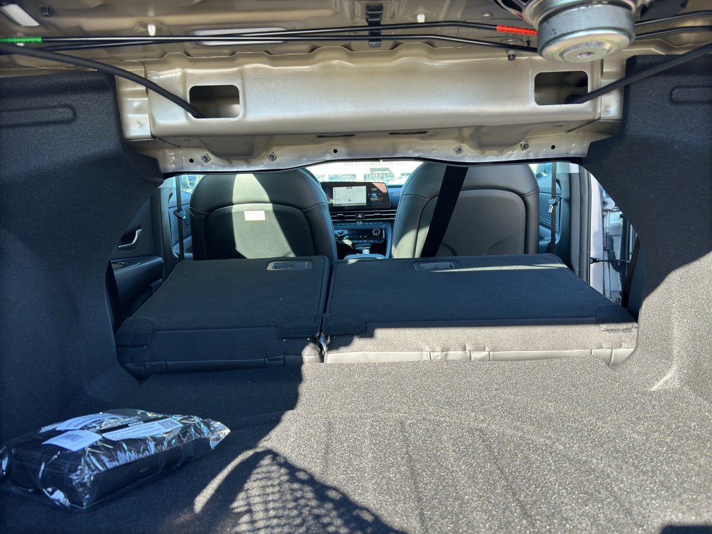 New 2025 Hyundai Elantra Limited image 38