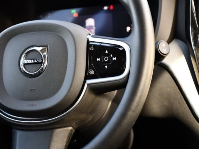 Certified 2025 Volvo XC60 B5 Plus image 20