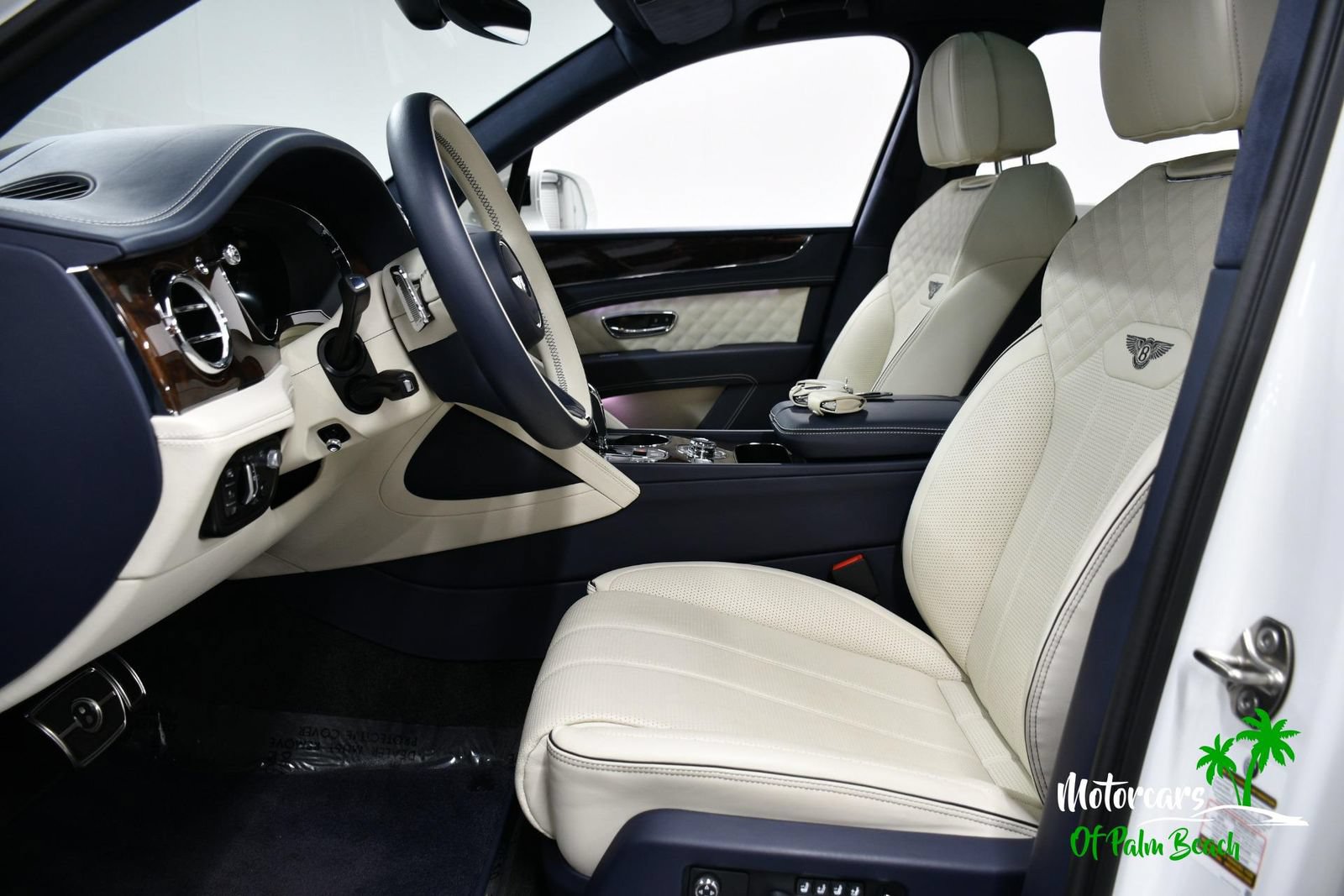 Used 2023 Bentley Bentayga AWD/4WD image 36