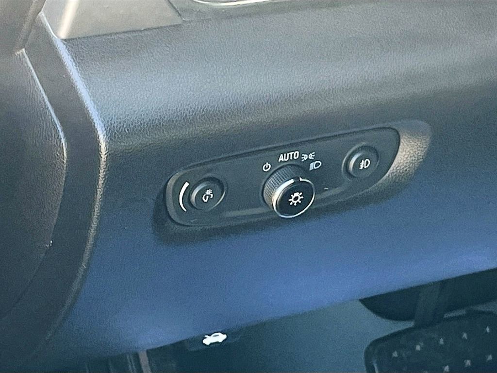 Used 2021 Chevrolet Traverse LT image 10