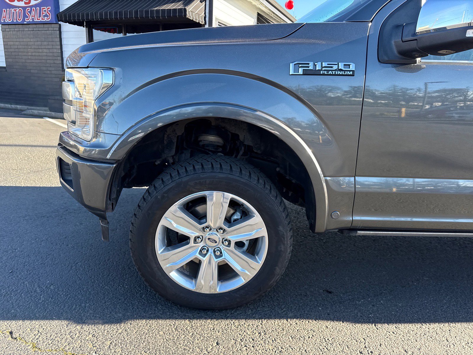 Used 2018 Ford F150 Platinum w/ Equipment Group 701A Luxury image 21