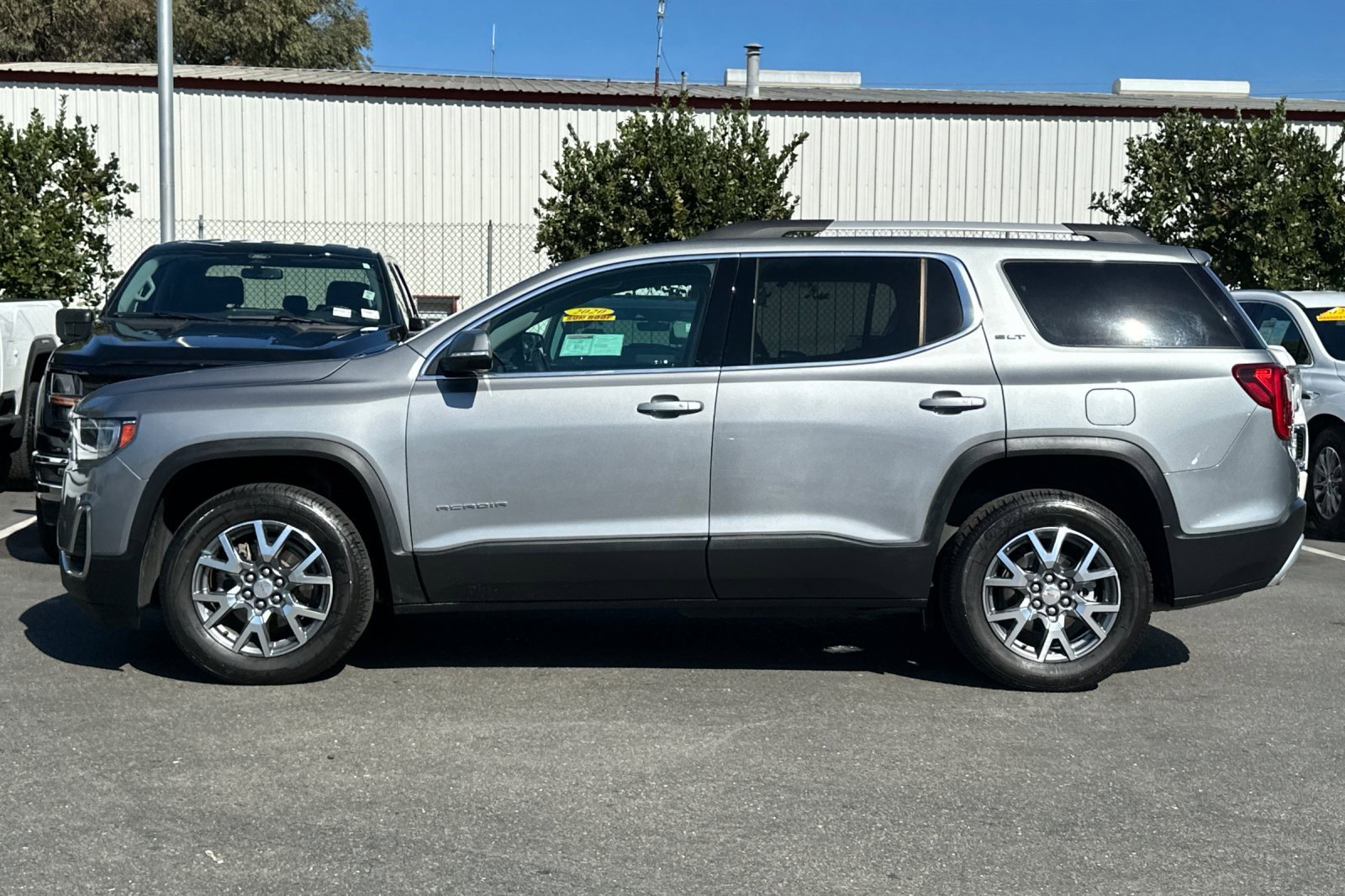 Used 2023 GMC Acadia SLT image 7