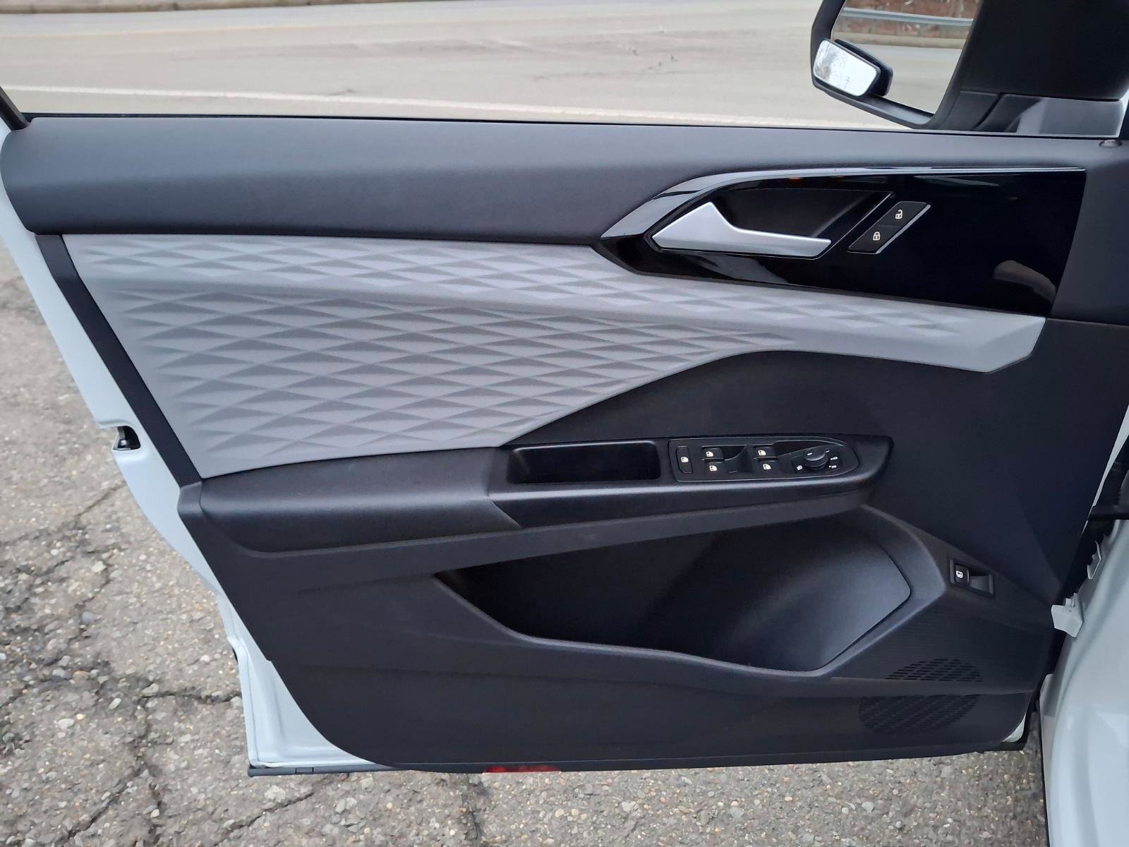 Used 2022 Volkswagen Taos S image 11