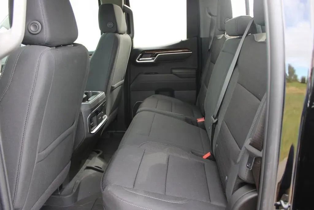 New 2025 GMC Sierra 1500 Elevation image 25