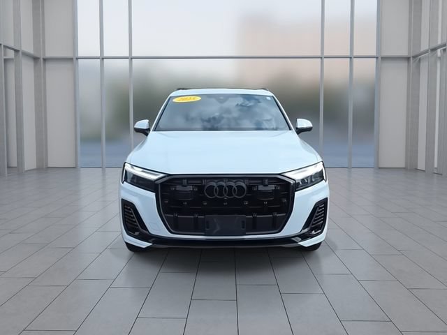 Used 2025 Audi Q7 2.0T Premium w/ Convenience Plus Package AWD/4WD image 3