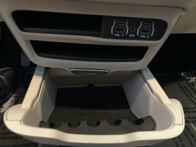 Used 2023 Chrysler Pacifica Touring-L image 12
