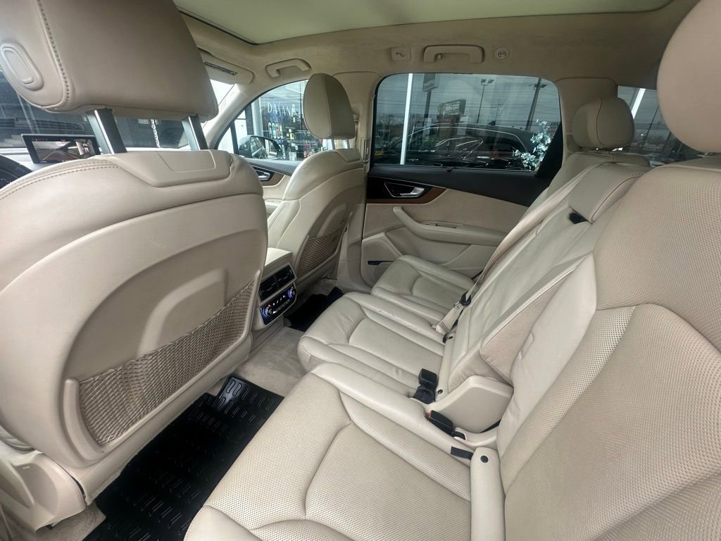 Used 2017 Audi Q7 3.0T Prestige image 3