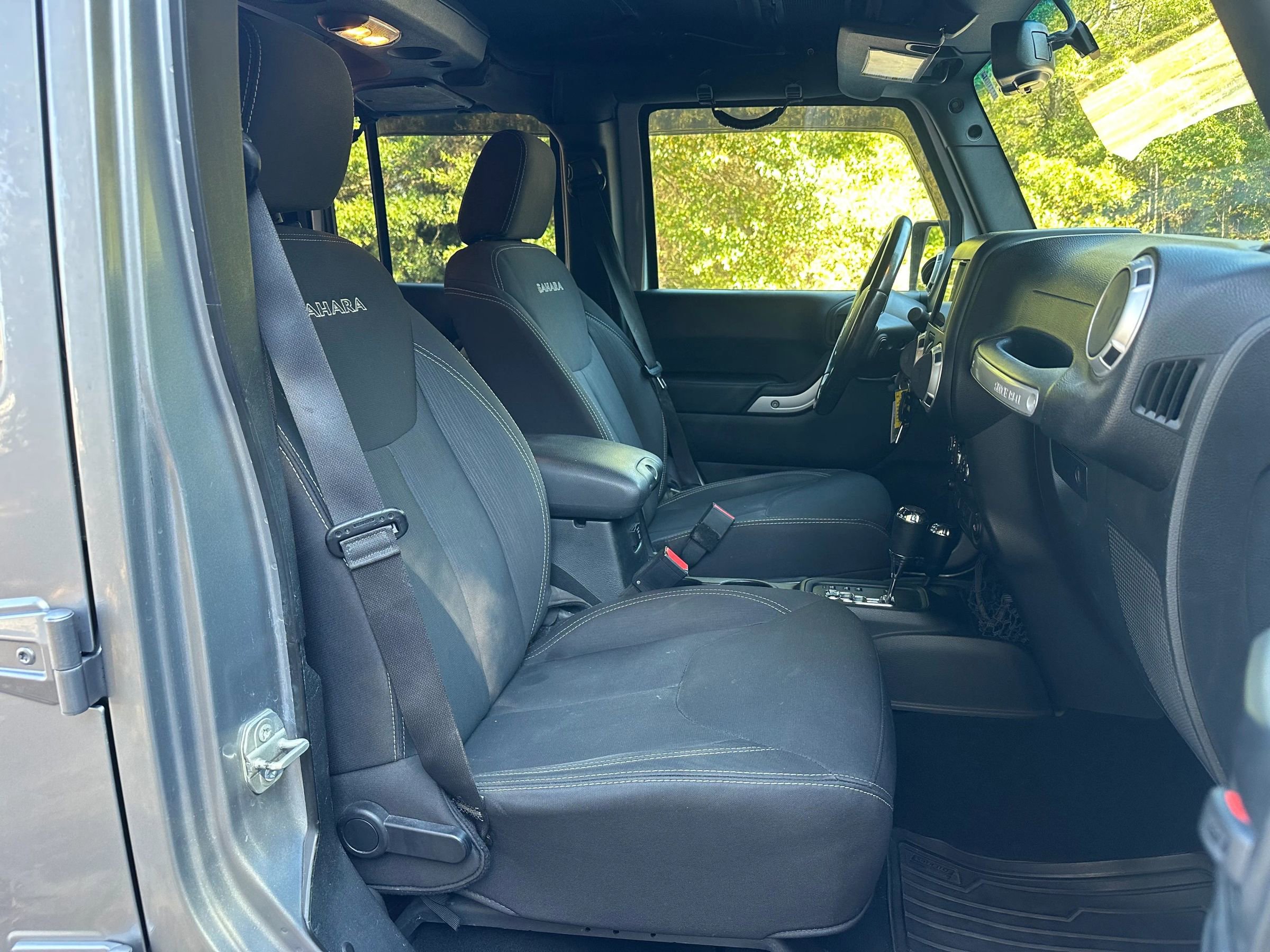 Used 2018 Jeep Wrangler Unlimited Sahara image 10