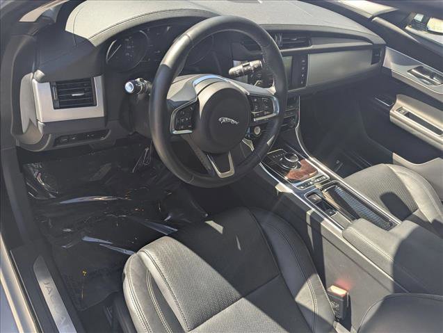Used 2018 Jaguar XF Prestige image 10