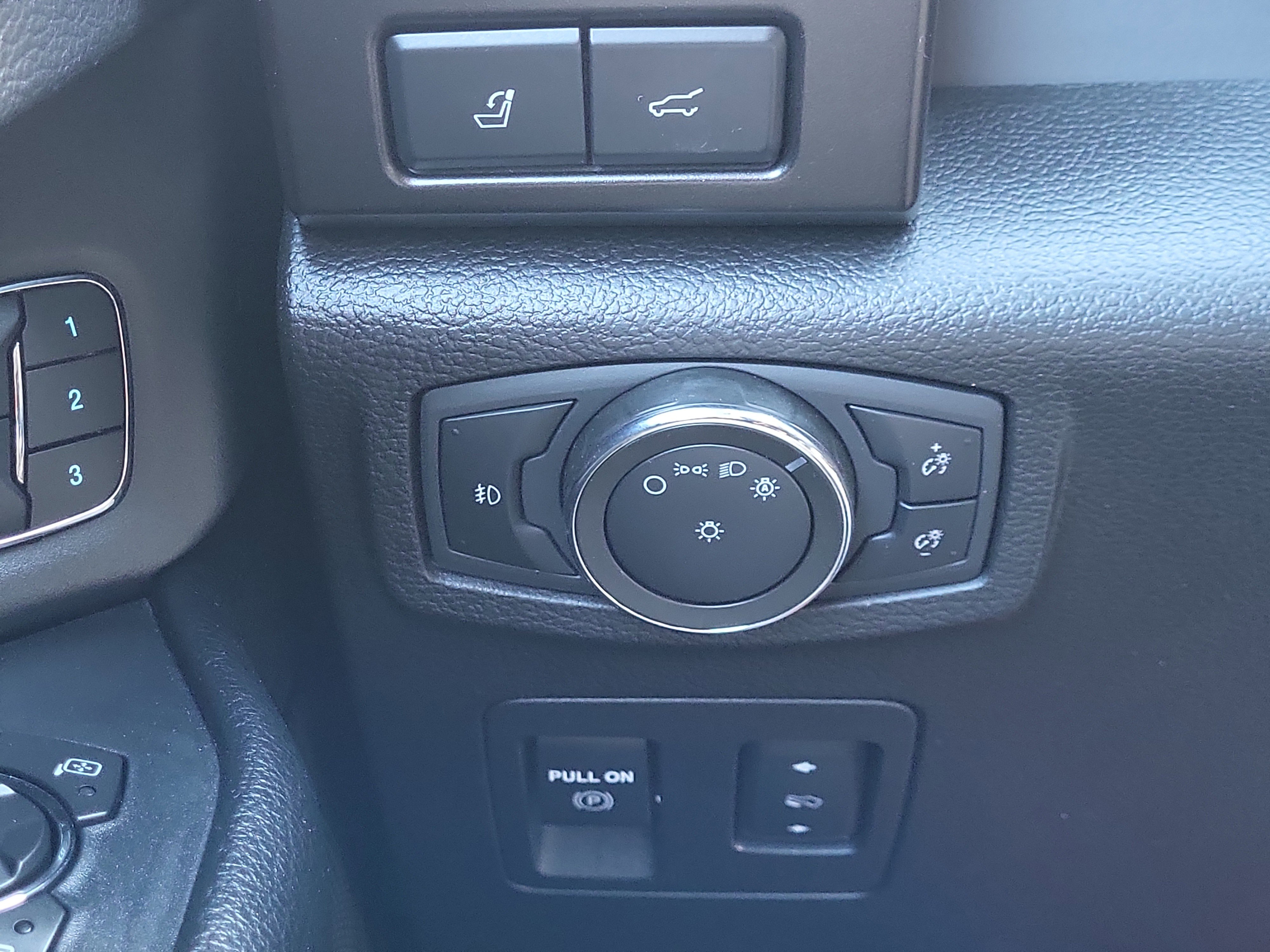 Used 2021 Ford Expedition Limited image 30