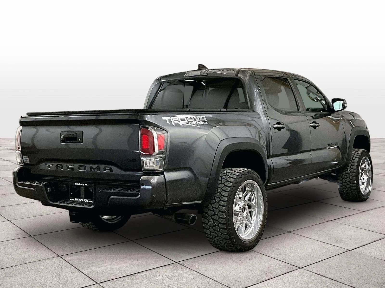 Used 2022 Toyota Tacoma TRD Off-Road w/ Technology Package AWD/4WD image 11