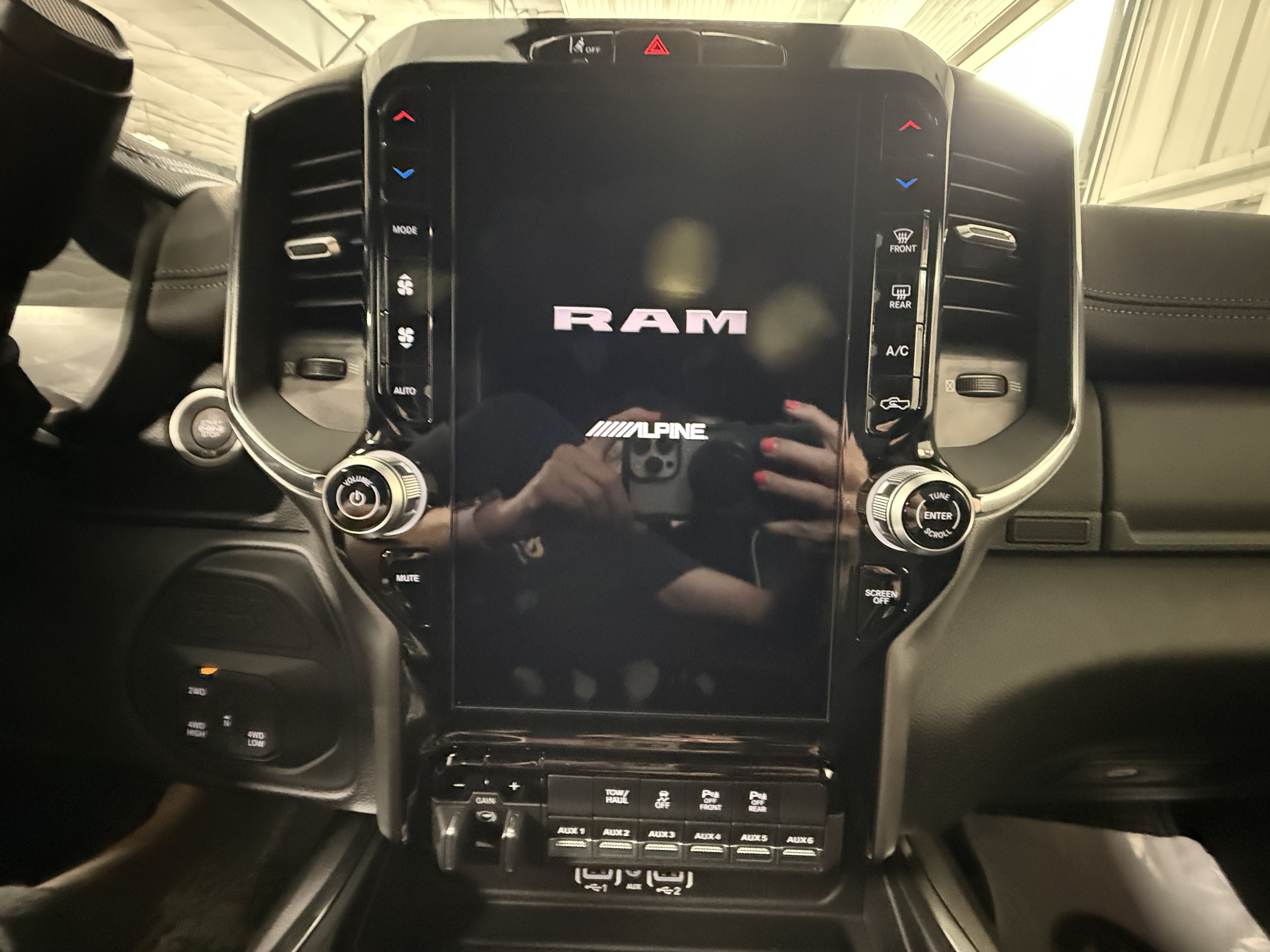 New 2026 RAM 2500 Laramie AWD/4WD image 24