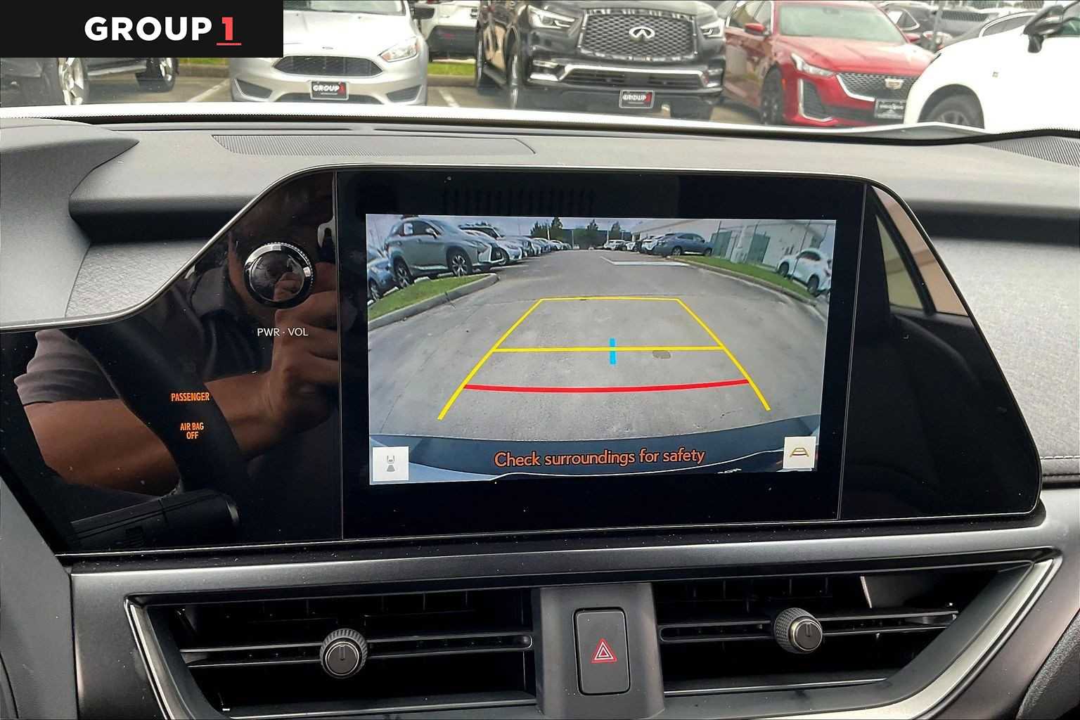 Certified 2025 Lexus UX 300h FWD image 23