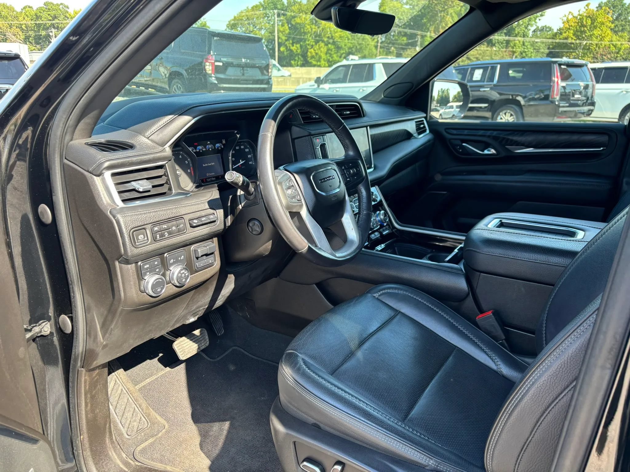 Used 2021 GMC Yukon Denali w/ Denali Ultimate Package AWD/4WD image 12