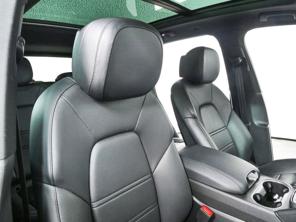 Certified 2022 Porsche Cayenne E-Hybrid AWD/4WD image 23
