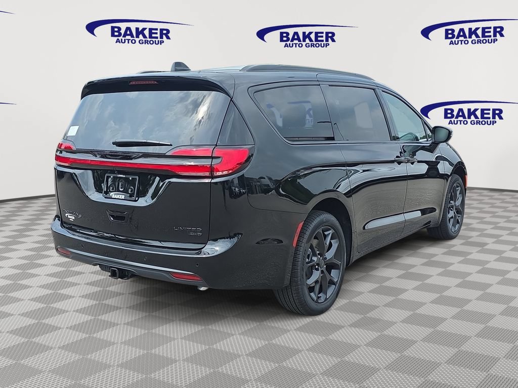 New 2027 Chrysler Pacifica Limited AWD/4WD image 3