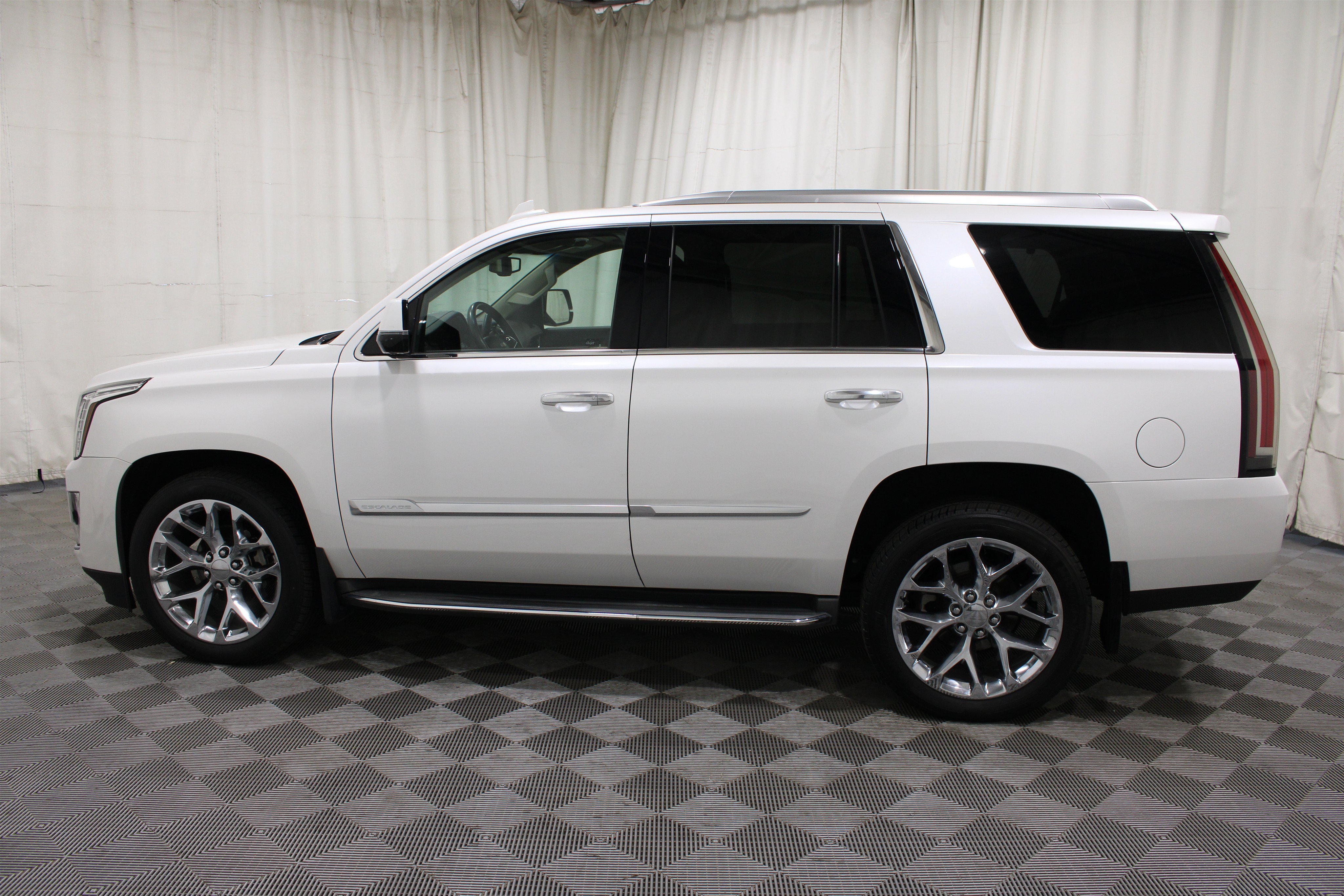 Used 2016 Cadillac Escalade Luxury AWD/4WD image 34