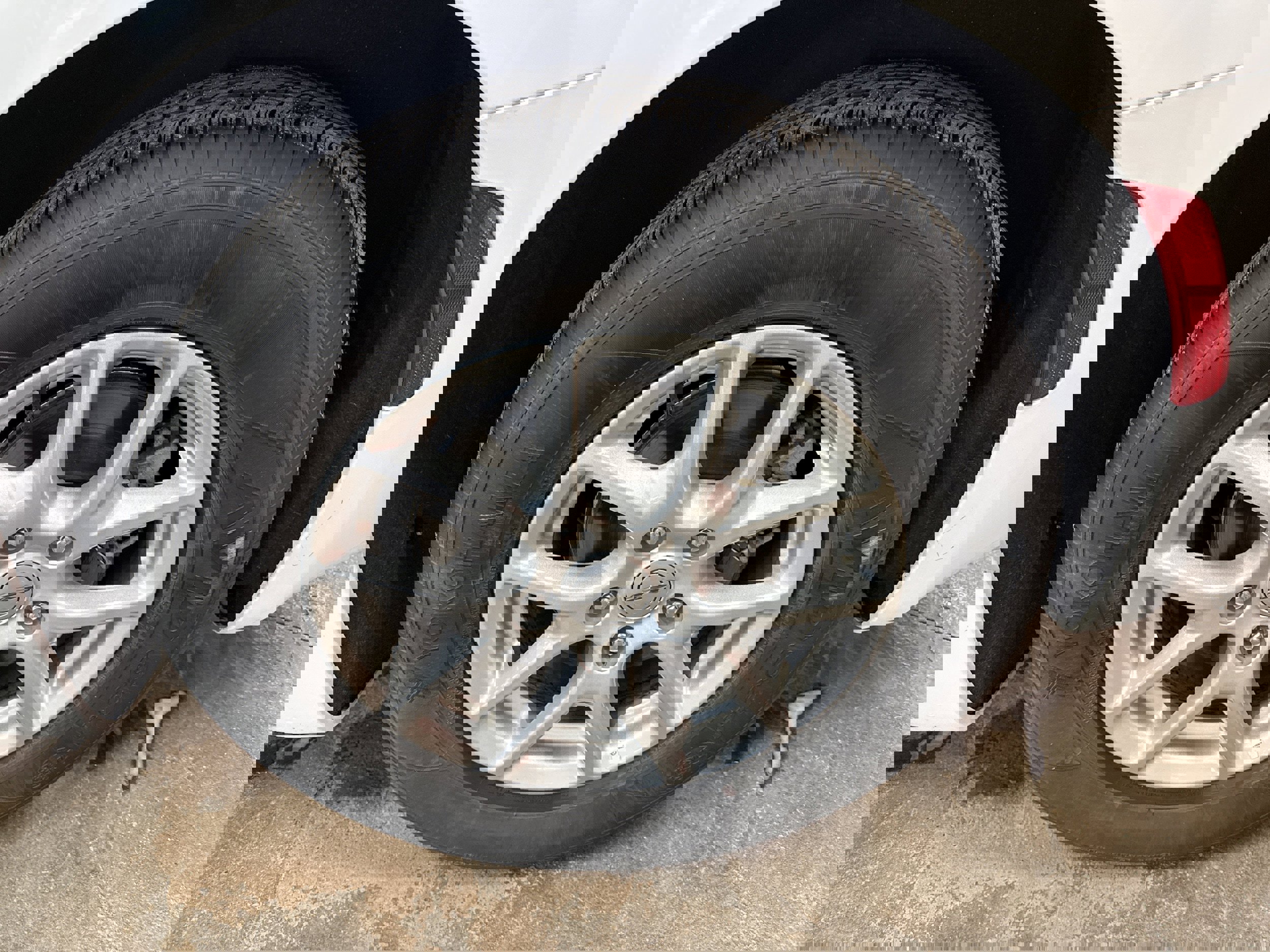 Used 2024 Chrysler Pacifica Touring-L image 6