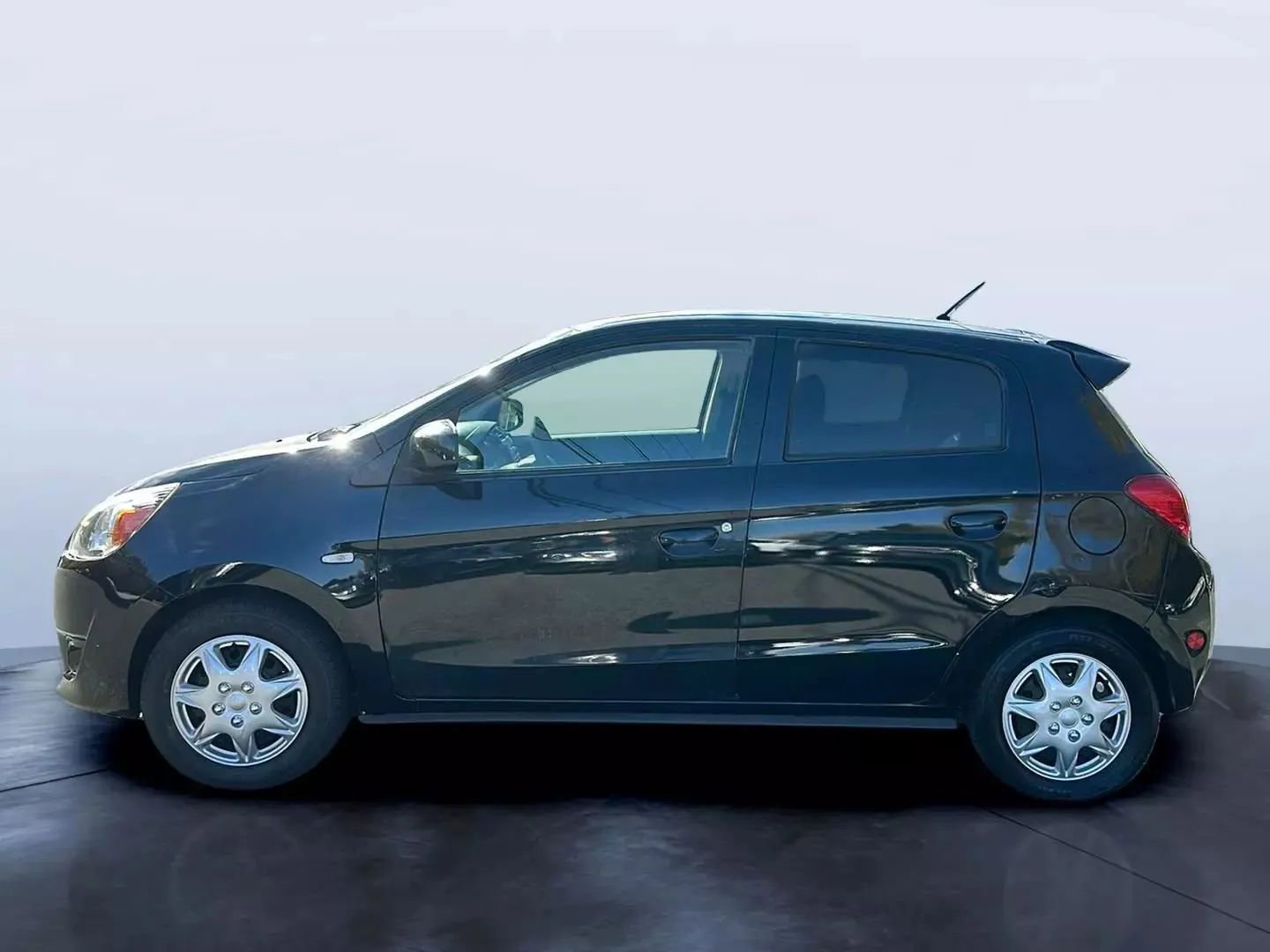Used 2015 Mitsubishi Mirage DE image 2