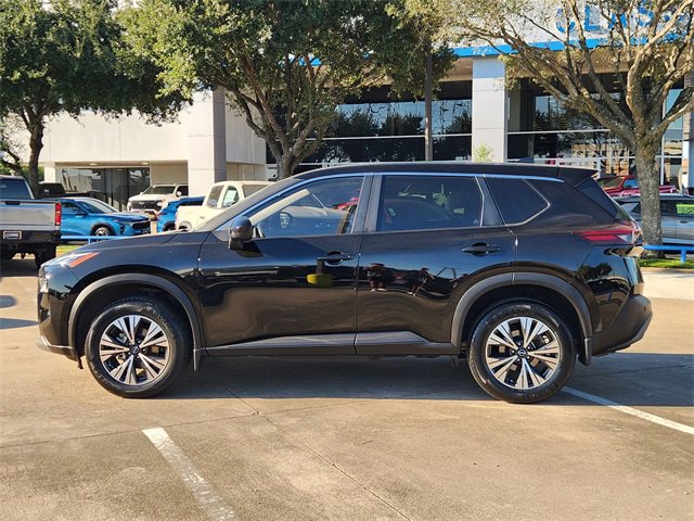 Used 2023 Nissan Rogue SV image 4