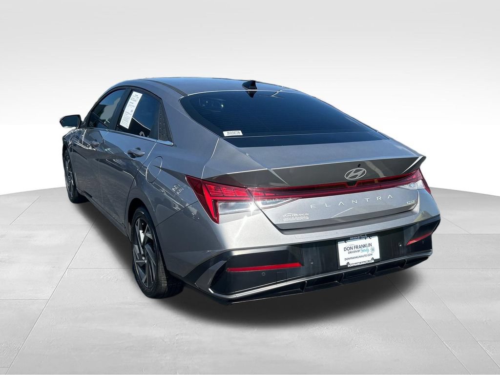 Used 2024 Hyundai Elantra Limited FWD image 3