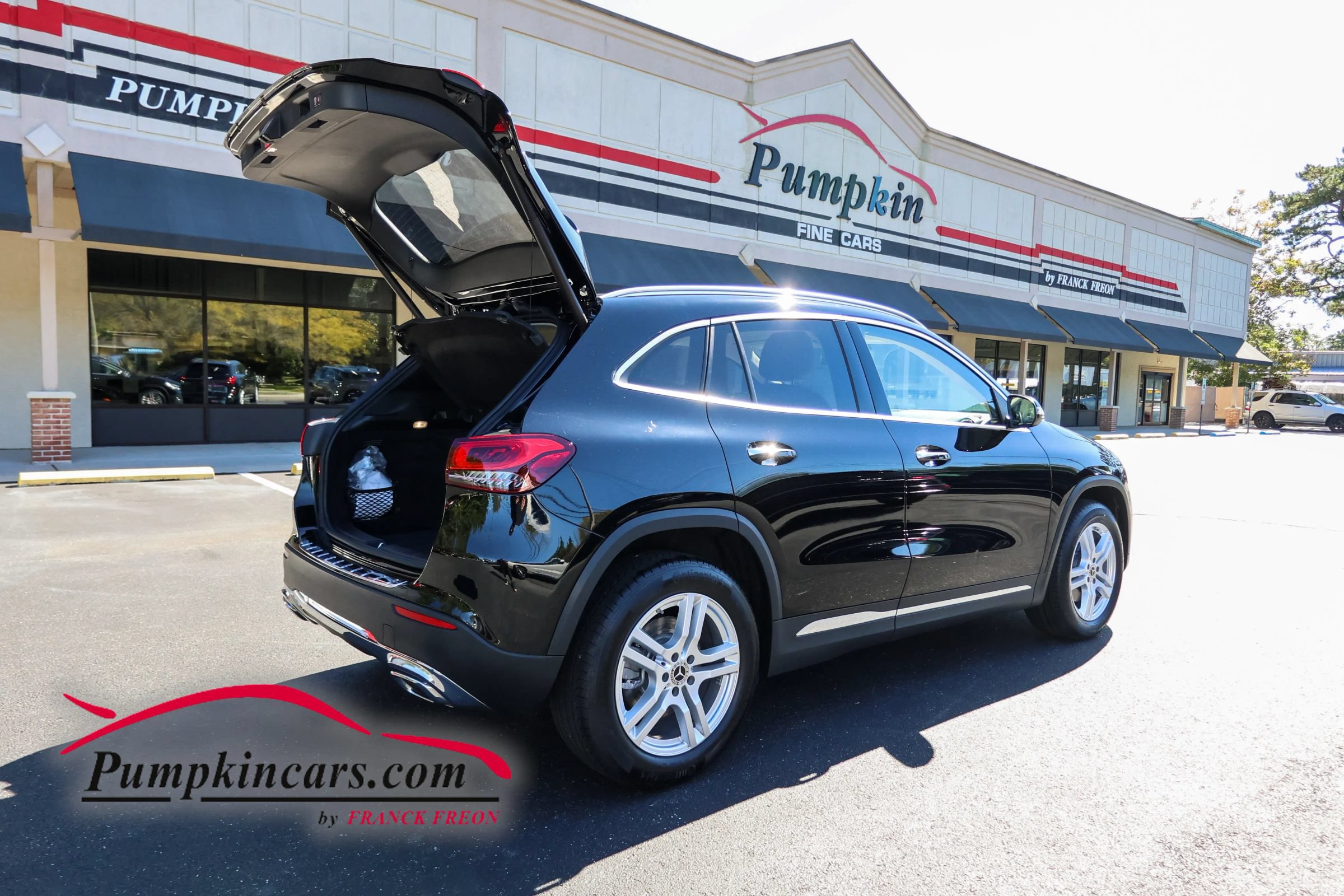Used 2021 Mercedes-Benz GLA 250 4MATIC w/ Premium Package image 11