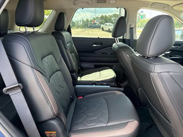 New 2026 Nissan Pathfinder Platinum FWD image 10